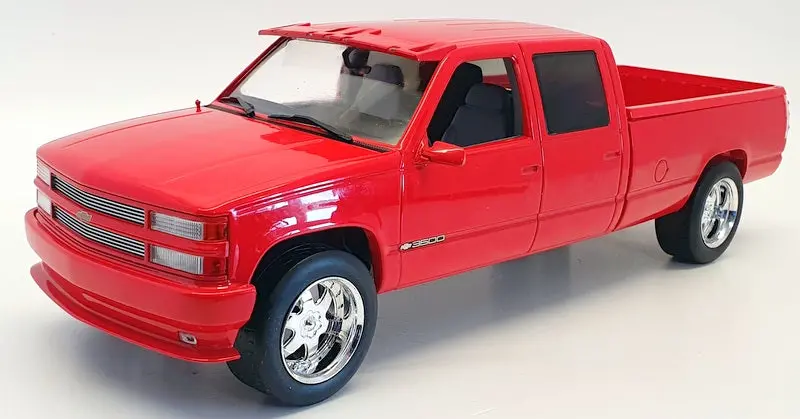 Greenlight 1/18 Scale 19073 - 1997 Chevrolet Custom Silverado 3500 - Red 1