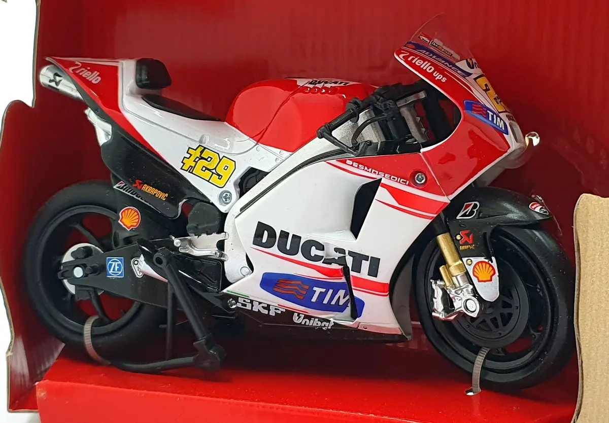 Newray 1/12 Scale 57733 - Ducati Desmosedici #29 Motorbike 1