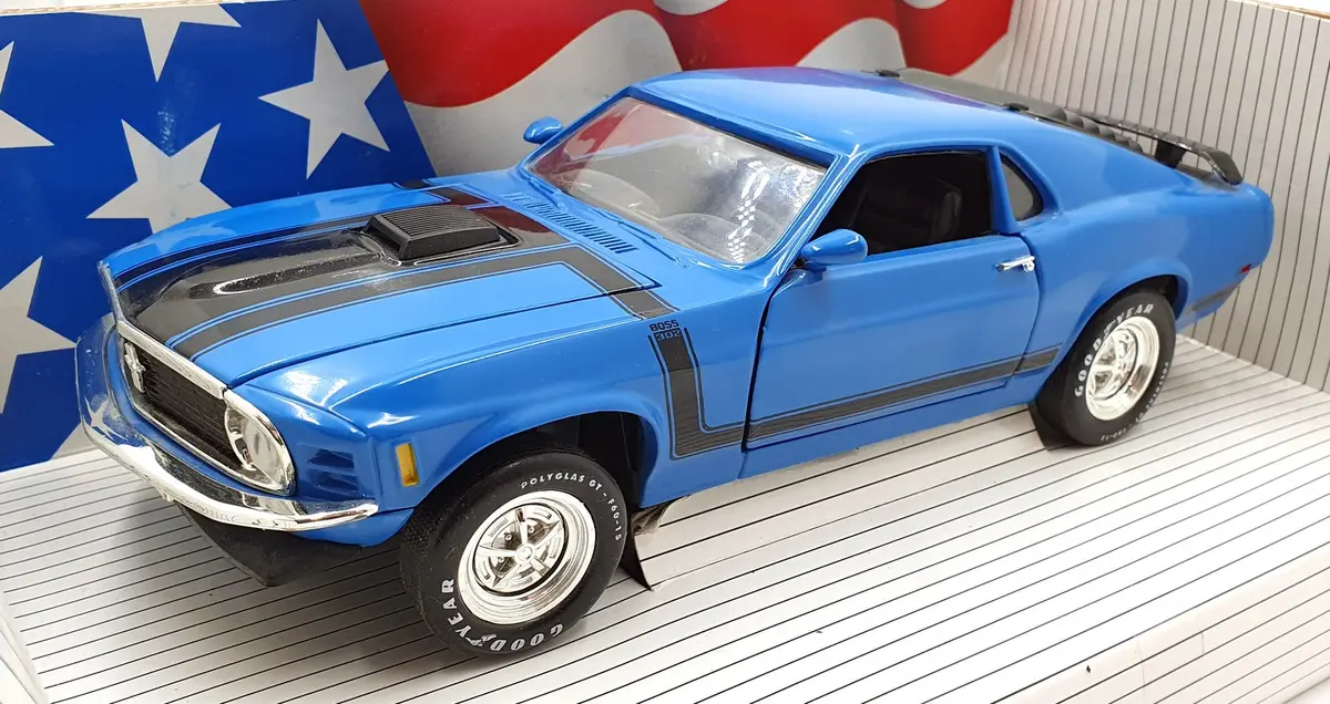 Ertl American Muscle 1/18 Scale 7325 - 1970 Boss Mustang With Shaker Hood 1