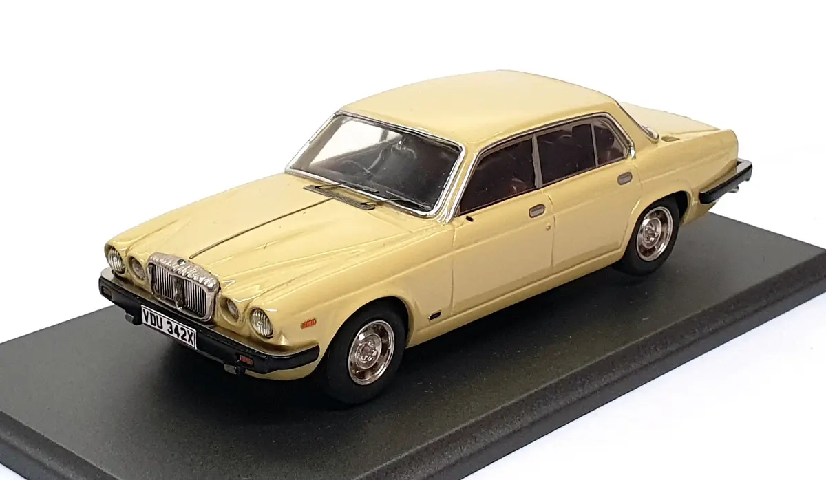 Smts 1/43 Scale Vdu 342X - 1981 Daimler Sovereign Arthur Daley Minder - P. Beige 1