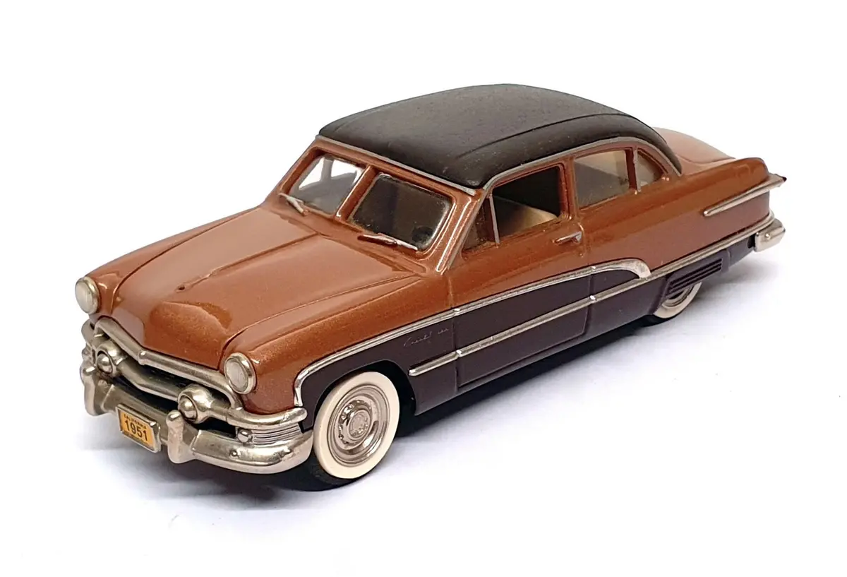 Usa Models 1/43 Scale Usa-17 - 1951 Ford Crestliner - Hawaiian Bronze/Black 1