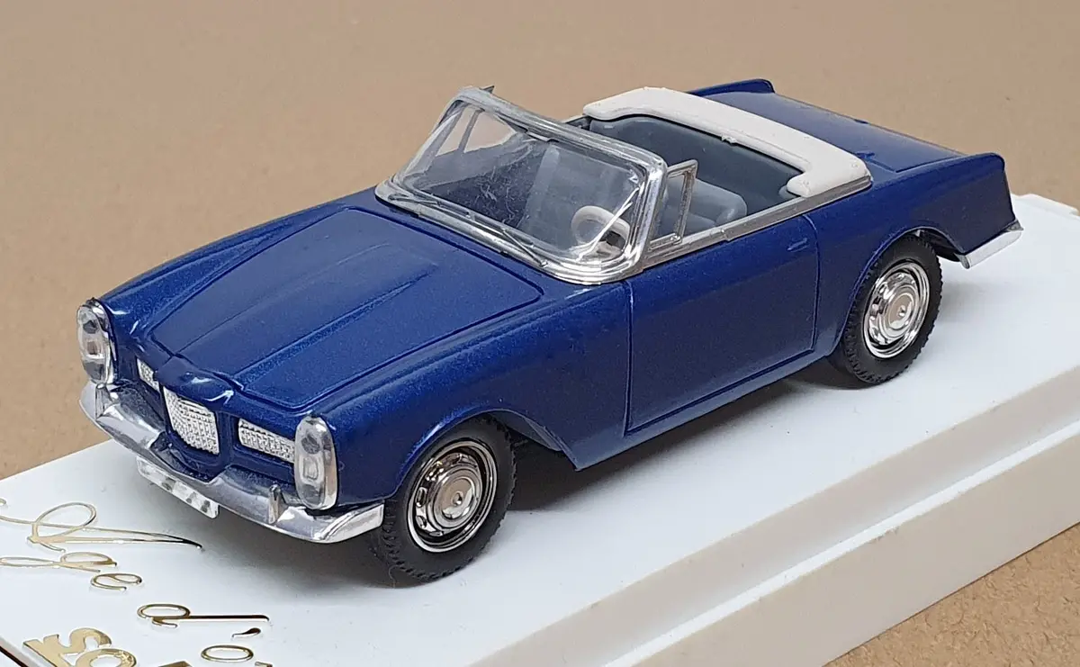 Solido 1/43 Scale Diecast 4516 - 1962 Facel Vega Convertible - Met. Blue 1