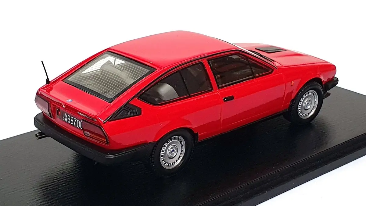 Spark Model 1/43 Scale Resin S9047 - 1980 Alfa Romeo Gtv6 - Red 2