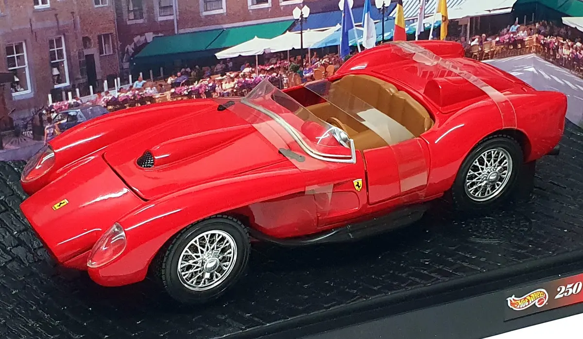 Hot Wheels 1/18 Scale Diecast 23913 - 1958 Ferrari Testa Rossa - Red 1