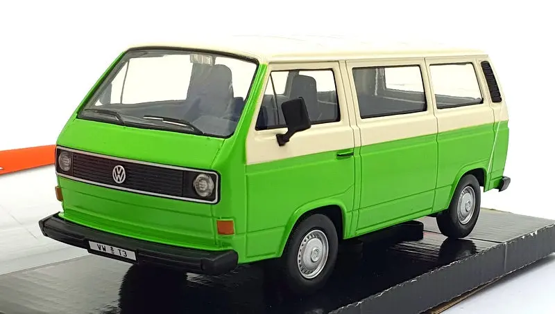 Motor Max 1/24 Scale 79376 - Volkswagen Type 2 (T3) - Green/Cream 1