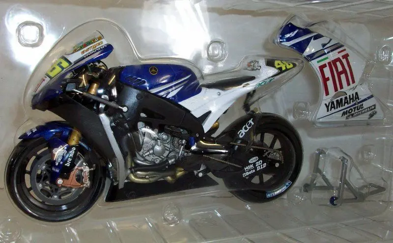 Minichamps 1/12 Scale 122 073046 Yamaha Yzr-M1 Fiat Yamaha Moto Gp 2007 Rossi 1