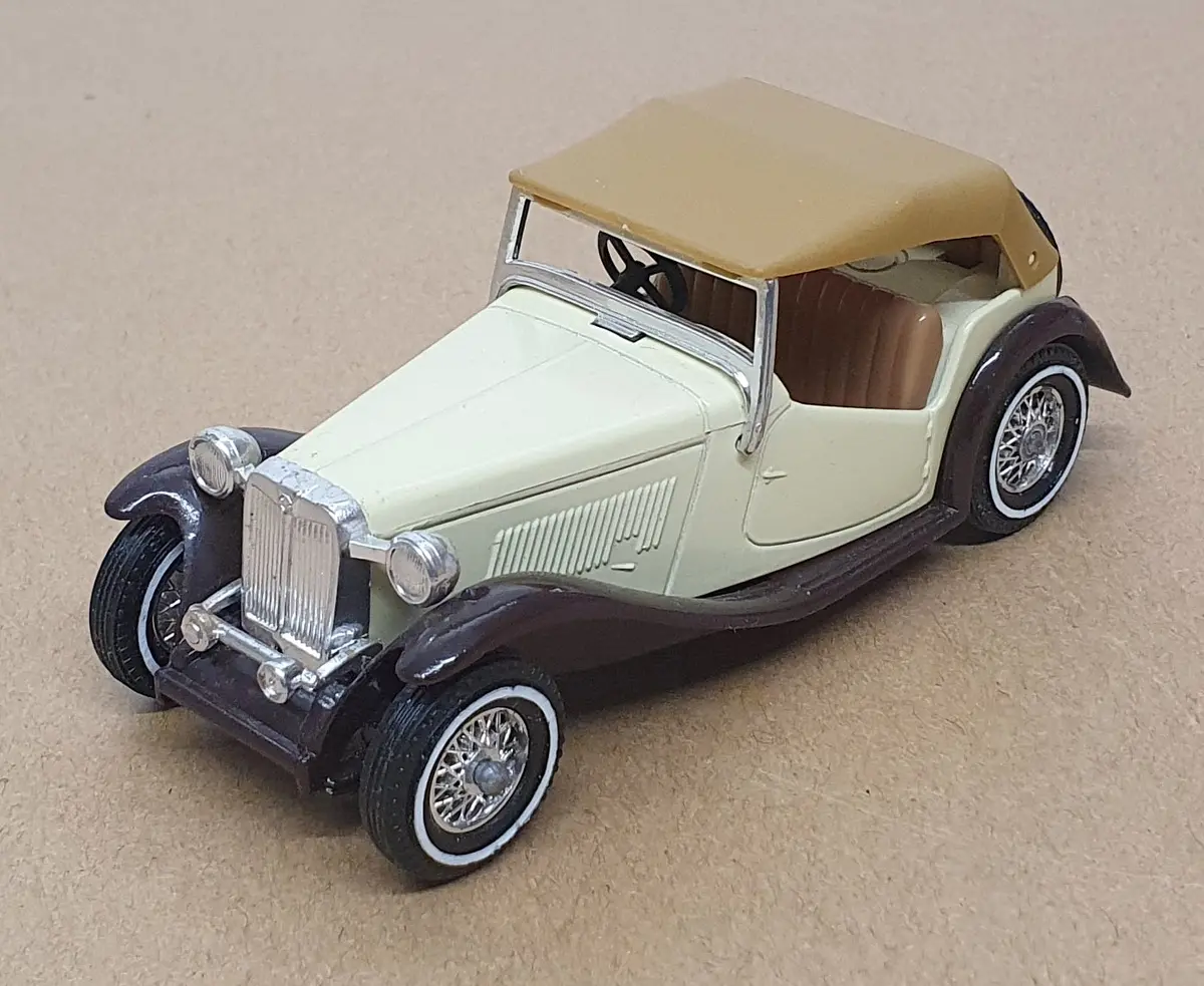 Matchbox Appx 9.5Cm Long Diecast Y-8 - 1945 Mg Tc - Cream/Brown 1