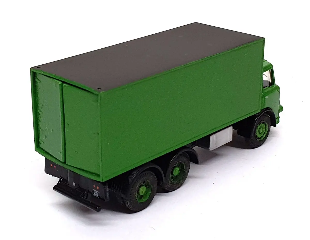 Base Toys 1/76 Scale Diecast L6c-01 - Leyland Lad Box Van - Green 2