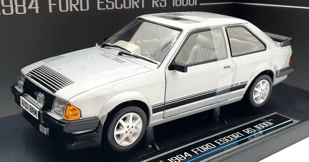 Sun Star 1/18 Scale Diecast 4998R - 1983 Ford Escort Rs1600i - Silver 1