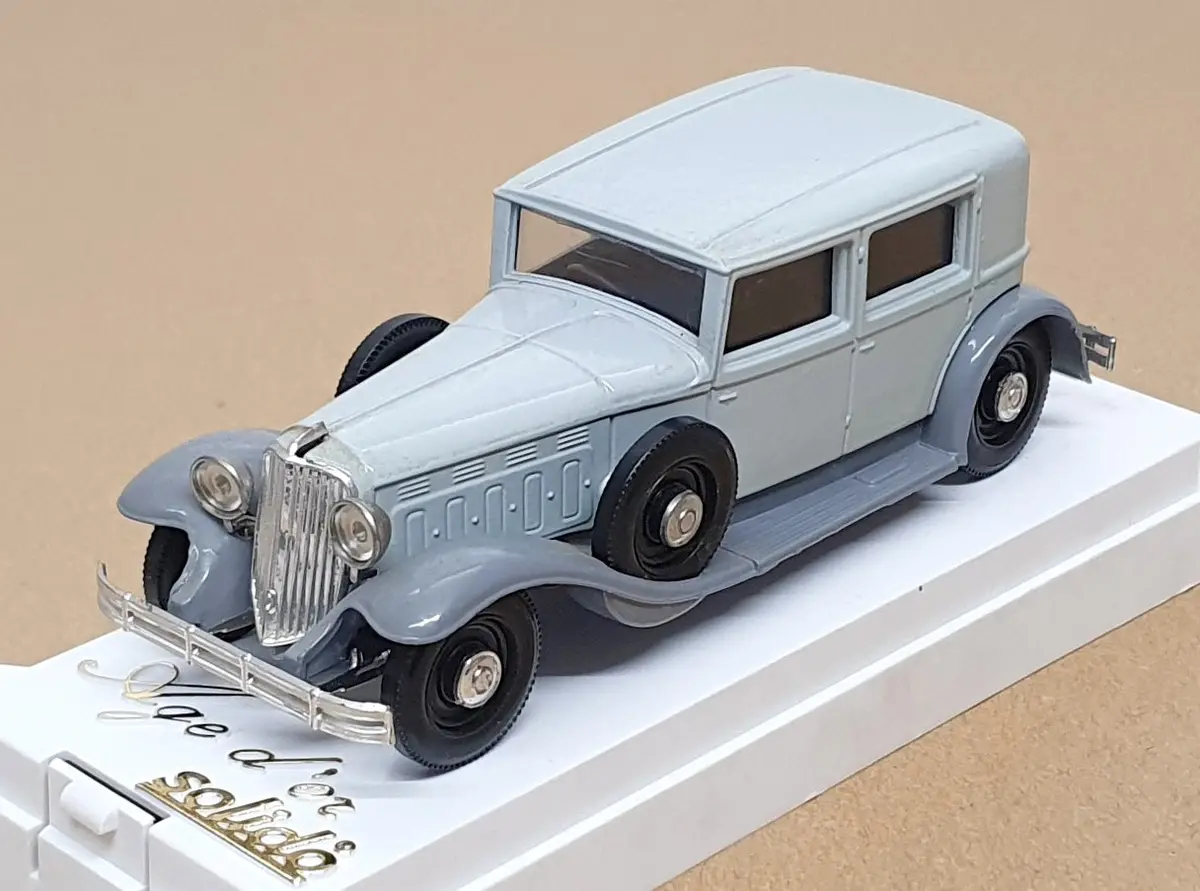 Solido 1/43 Scale 4097 - 1934 Renault Reinastella Rm2 - 2-Tone Grey 1