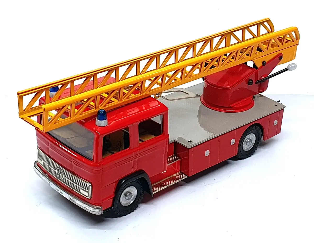 Kovap 21Cm Long 05-575/29 - Mercedes Benz Fire Engine With Friction - Red 1